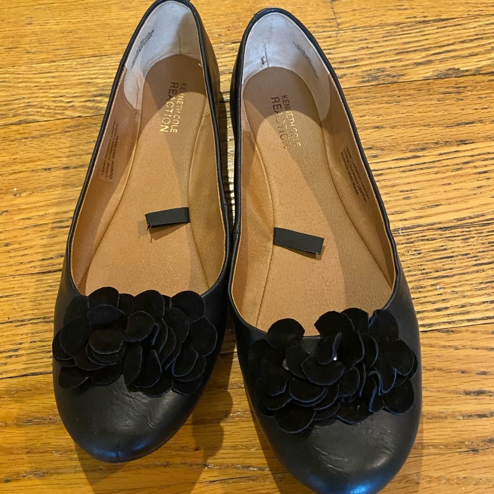 Kenneth Cole Black Flats - Size 8.5